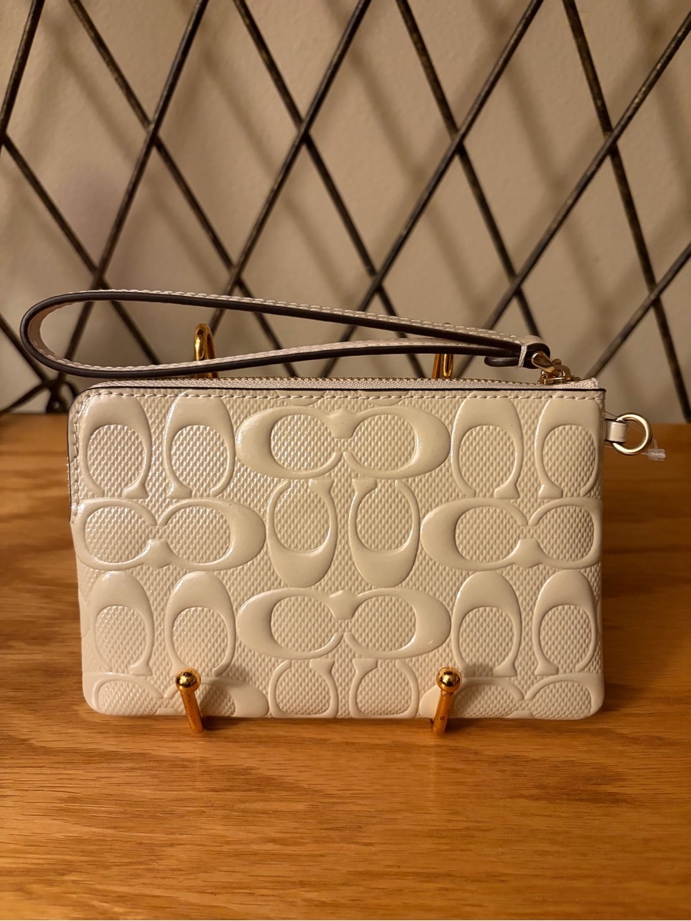 Coach Corner Zip Wristlet w/Heart Charm NWT - Picture 4 of 5